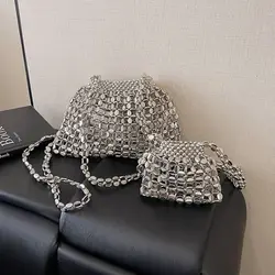 Bolso de noche tejido a mano con cuentas y cadena metálica