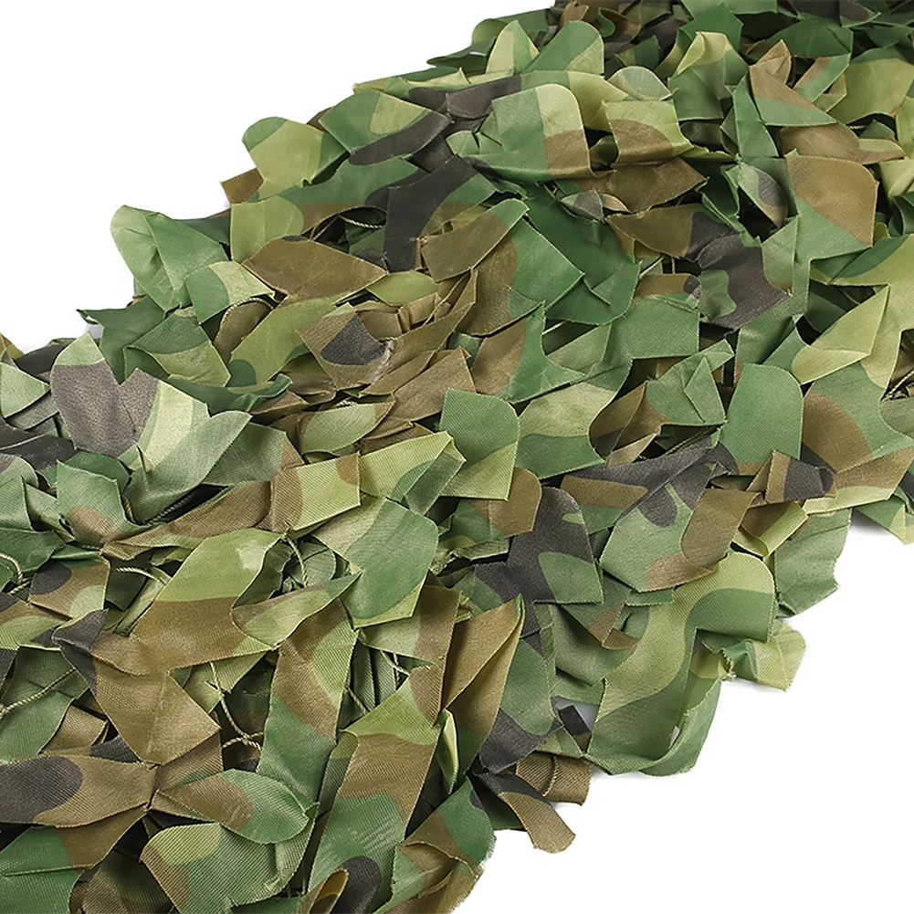 Detalle del tejido de la red de camuflaje mostrando su textura y hojas tridimensionales