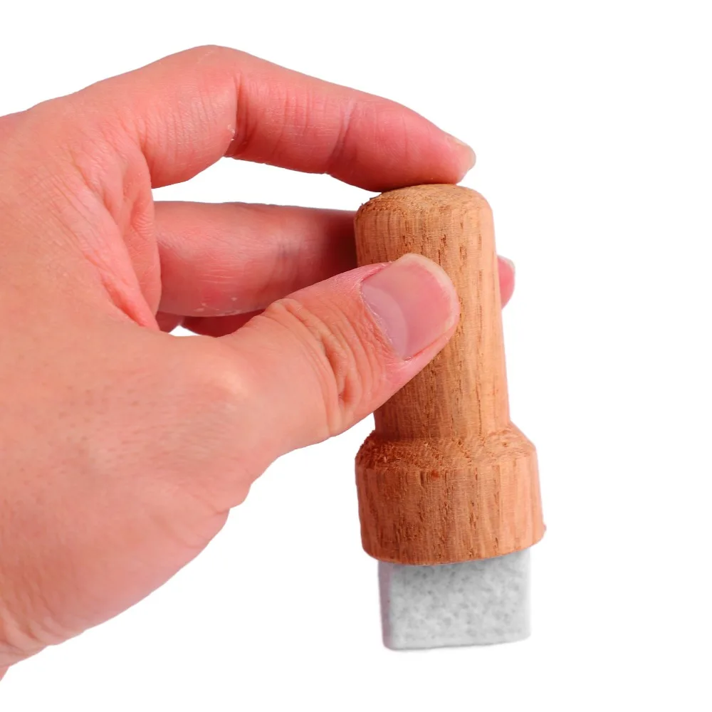 Cepillo compacto con mango de madera