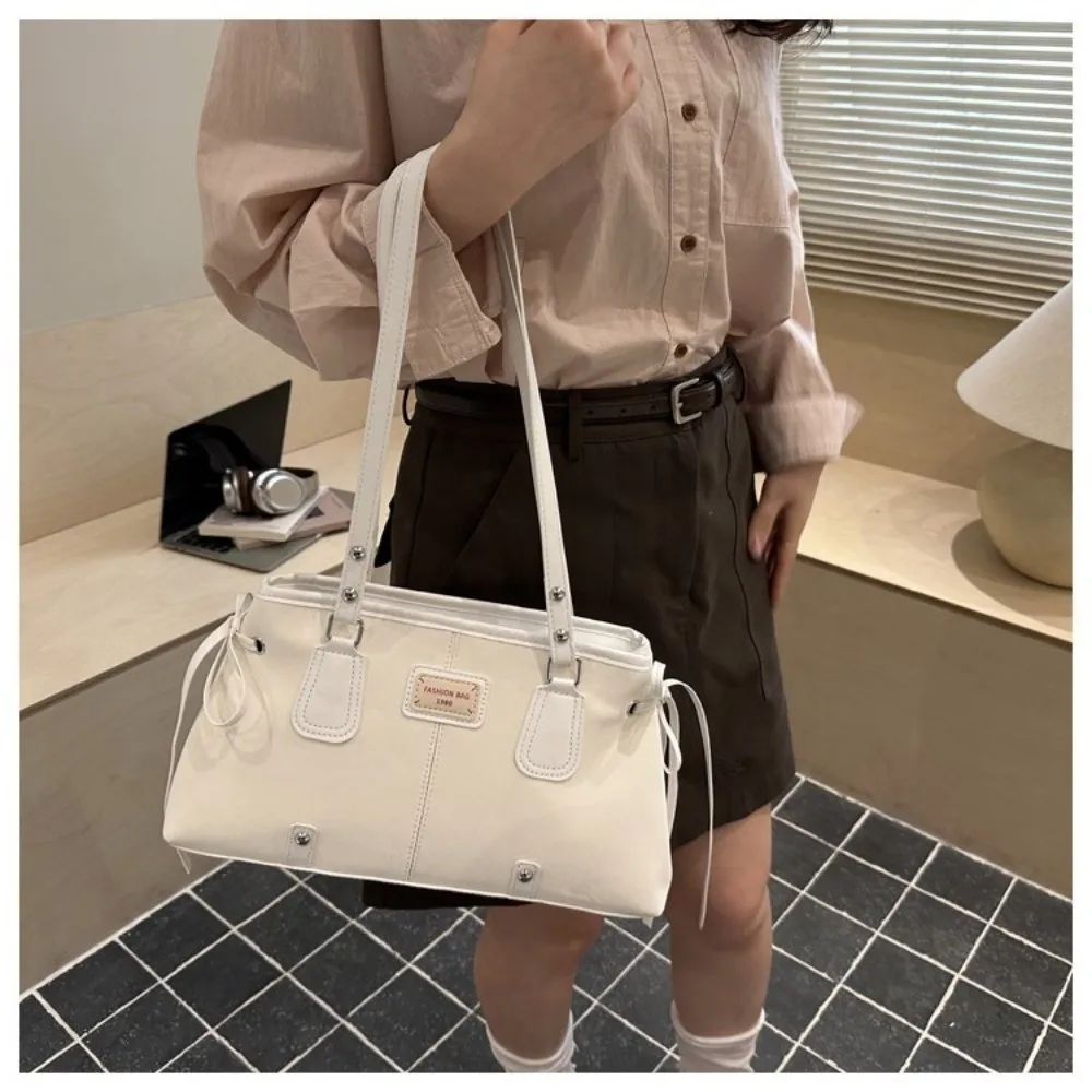 Bolso tote de viaje versátil con cierre y patas metálicas - imagen 2