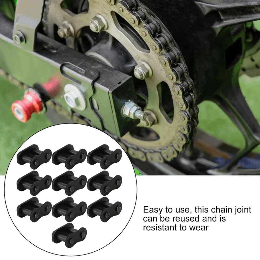 Conector negro para cadena 428 en uso