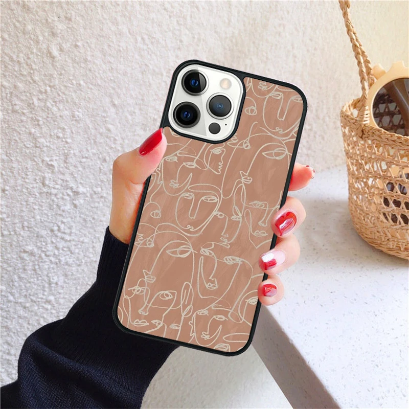 Funda colocada en un iPhone mostrando accesibilidad a botones