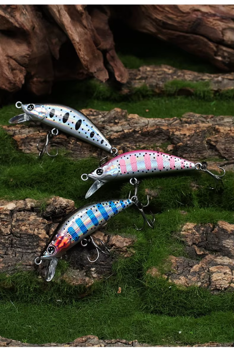 Detalle del anzuelo triple de teflón del señuelo minnow