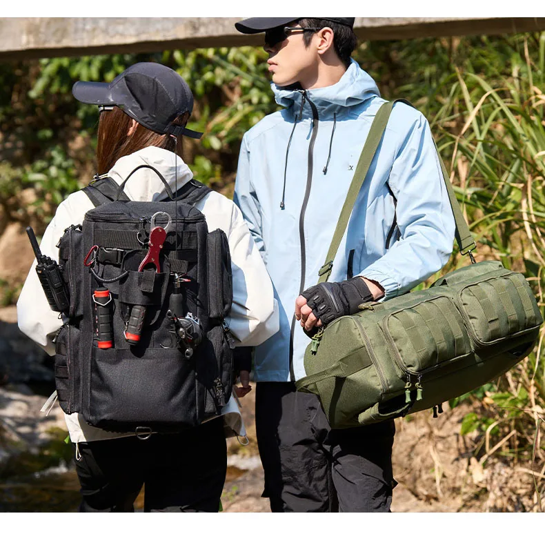 Mochila Scione en uso outdoor - vista lateral con caña