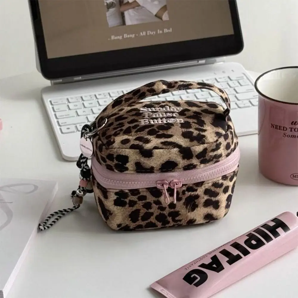 Neceser de maquillaje con cremallera estampado leopardo cuadrado - imagen 3