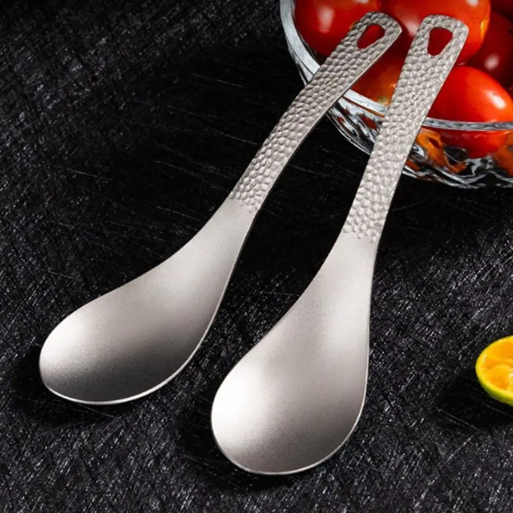 Material: titanio plateado