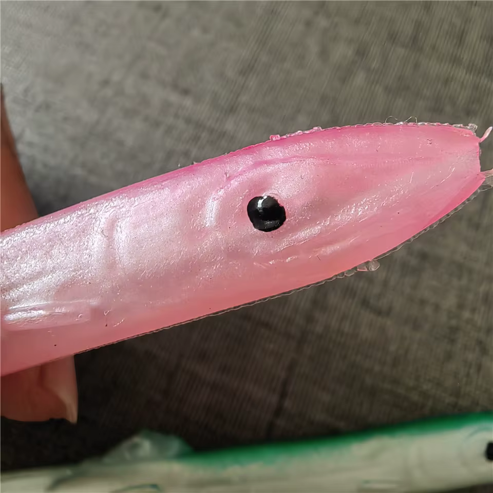 MUKUN Anguila Shad – Señuelo vinilo para lubina con anzuelos afilados - imagen 3