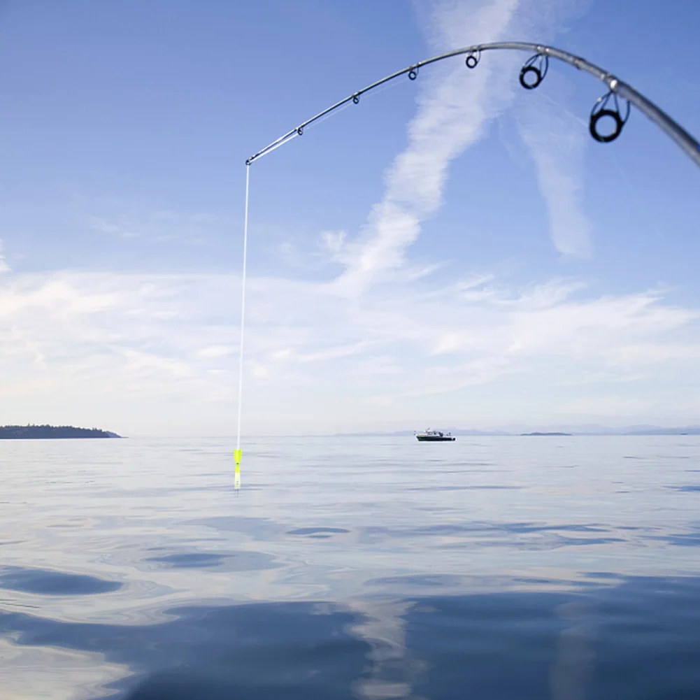 Bobbers iluminados para pesca nocturna en océano
