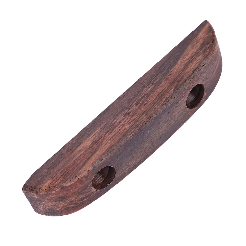 Detalle de la veta del reposapulgar de madera de palisandro