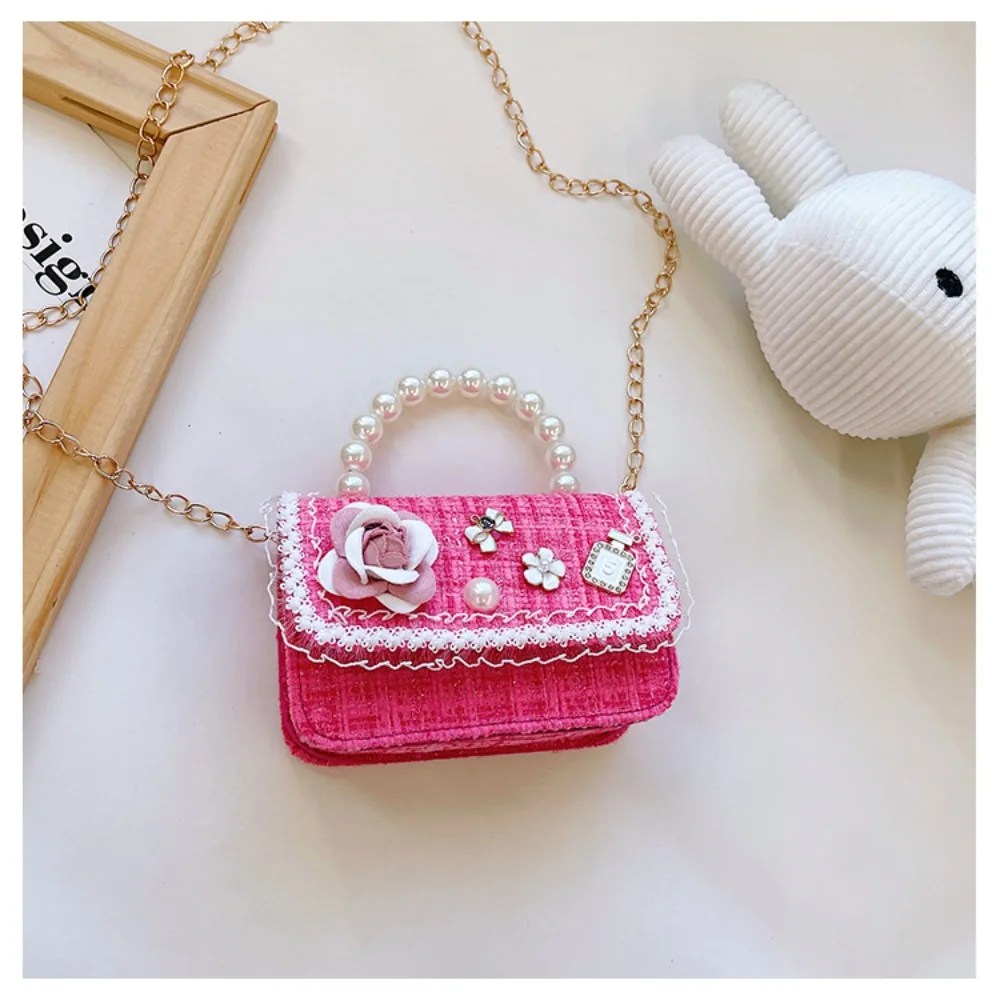 Bolso infantil azul con decoración floral