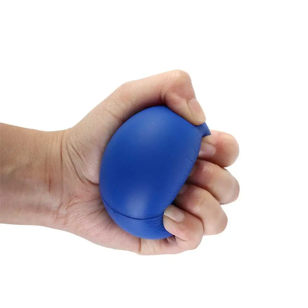 Ejercicio de cierre de dedos con bola de agarre