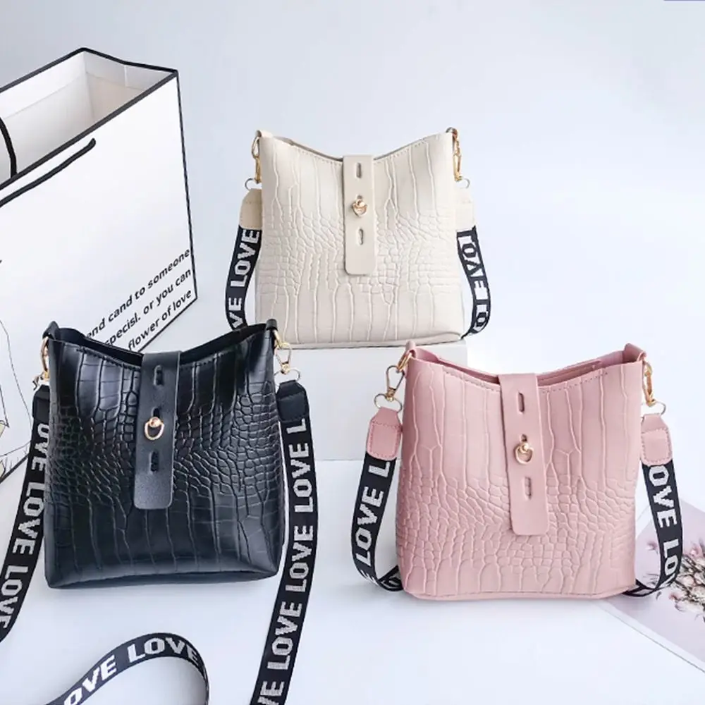 Bolso bandolera de piel sintética lisa para mujer – estilo moderno - imagen 5