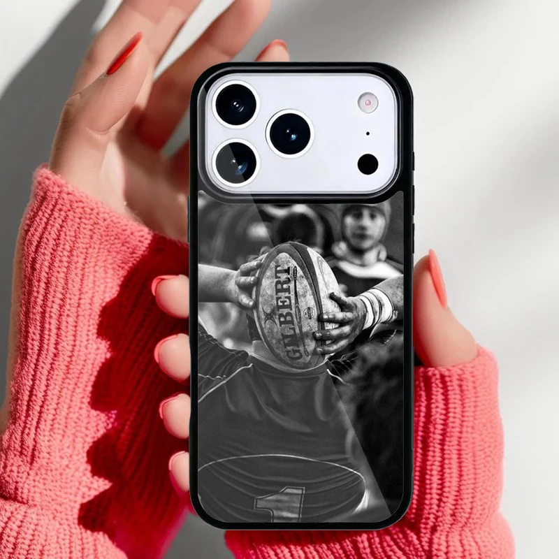 Funda en contexto urbano, en mano
