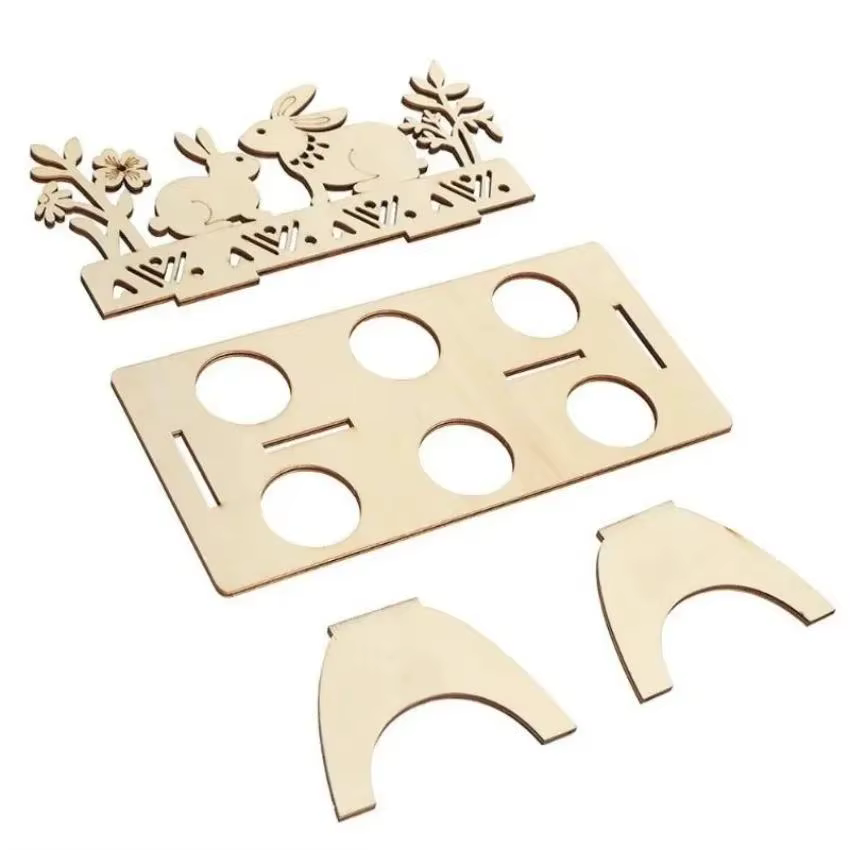 Soporte de madera para huevos de Pascua en uso decorativo