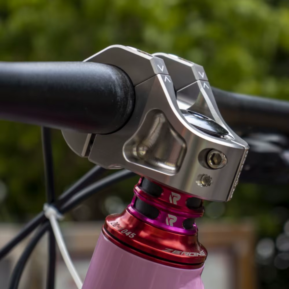 Detalle de la potencia y sus acabados disponibles
