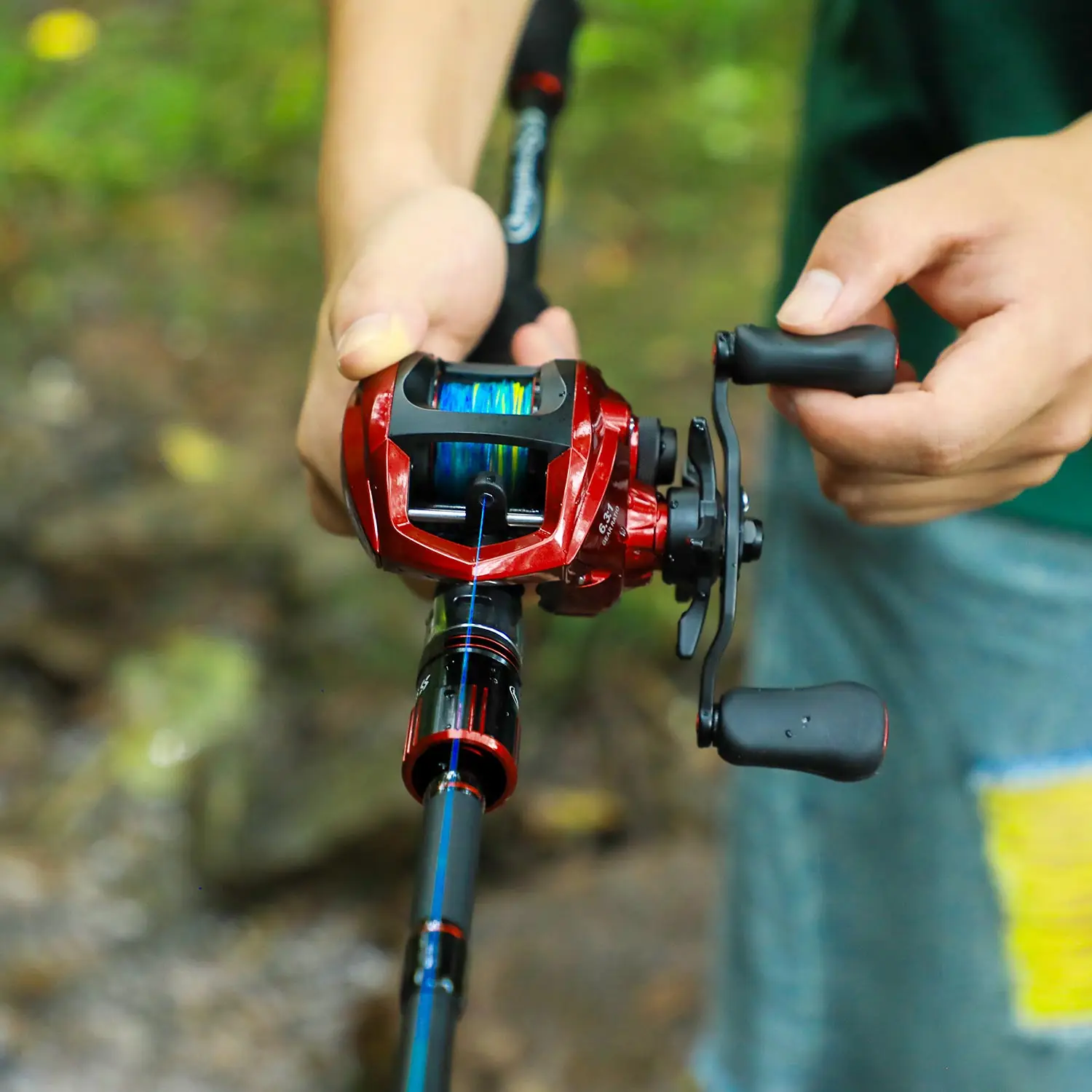 Carrete baitcasting con sistema de freno magnético