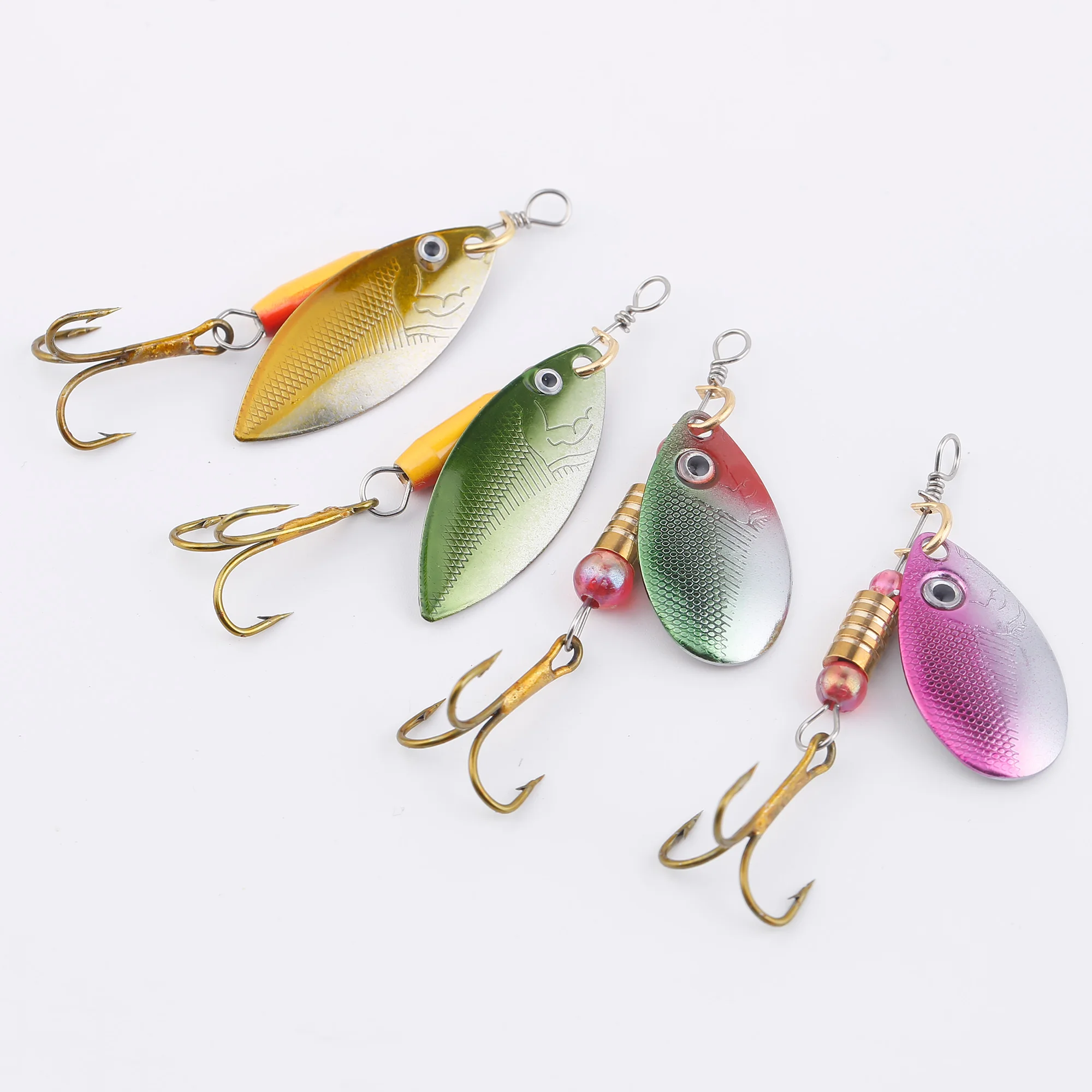 Spinnerbait con componentes metálicos