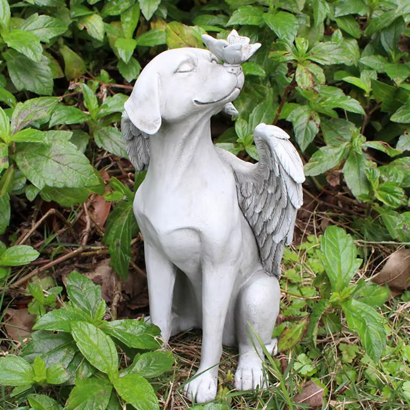 Figura de resina de perro alado para jardín decorativo
