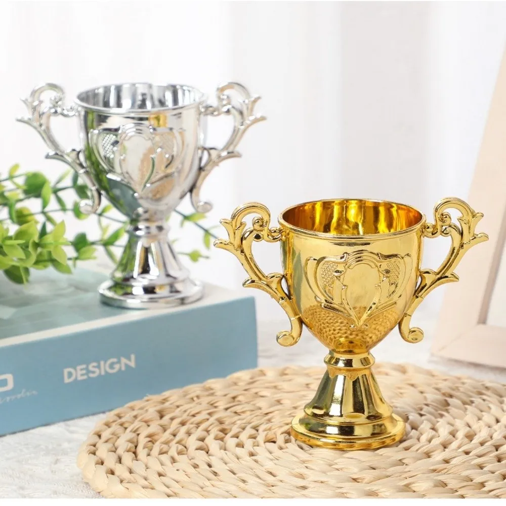 Diseño decorativo en forma de trofeo
