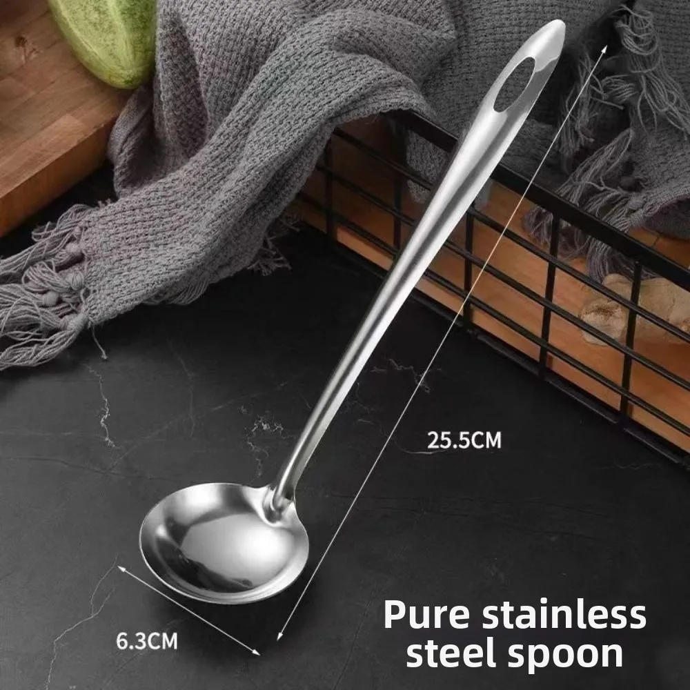 Cuchara para hot pot de acero inoxidable en uso