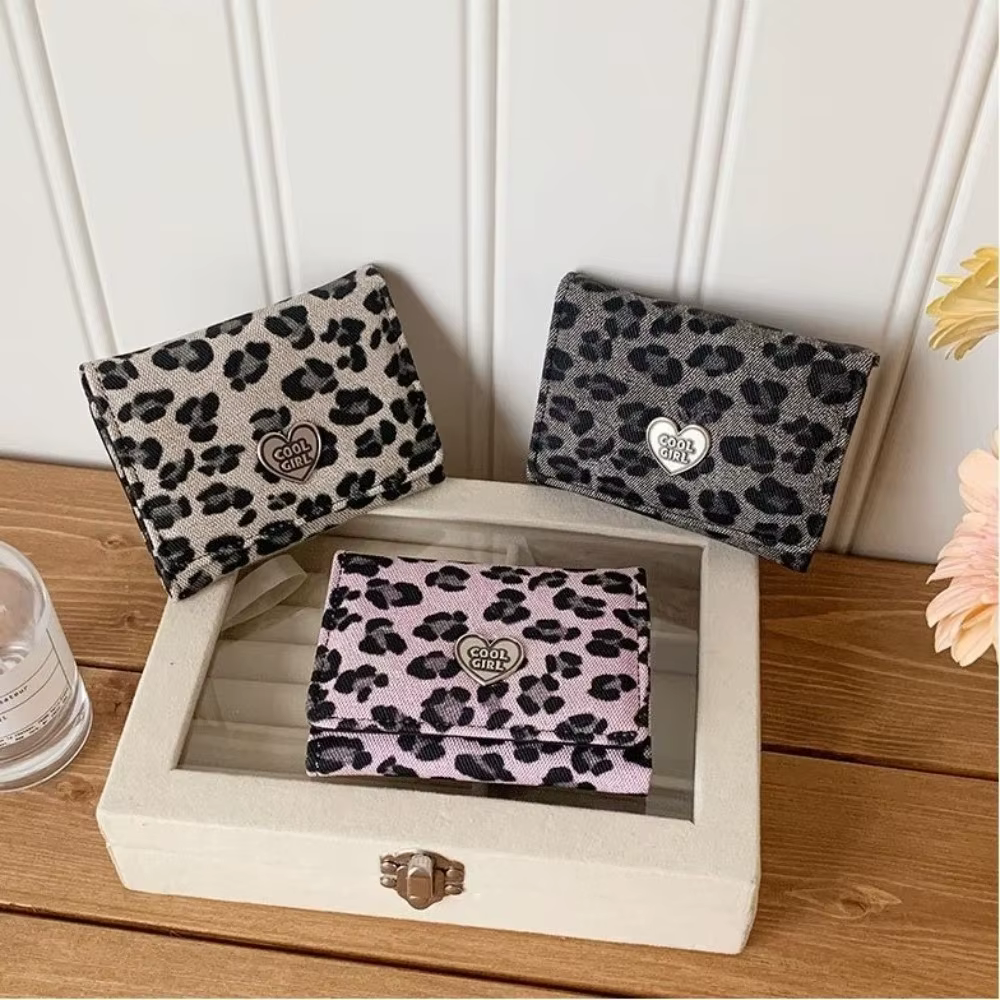 Cartera Corta Estampado Leopardo – Monedero Triple Coreano para Mujer - imagen 3