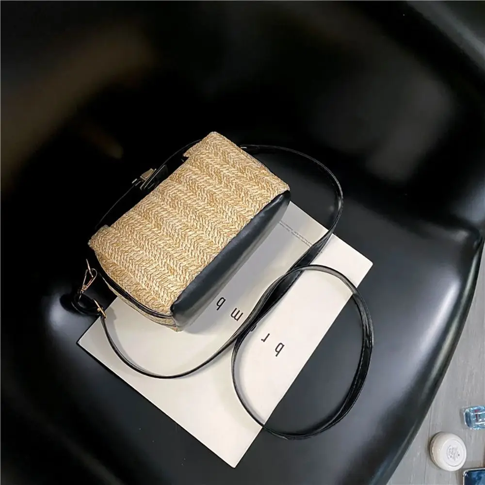 Bolso bandolera de paja con cierre metálico y asa acolchada - imagen 2