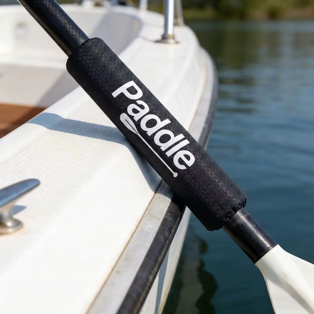 Funda instalada en remo de kayak