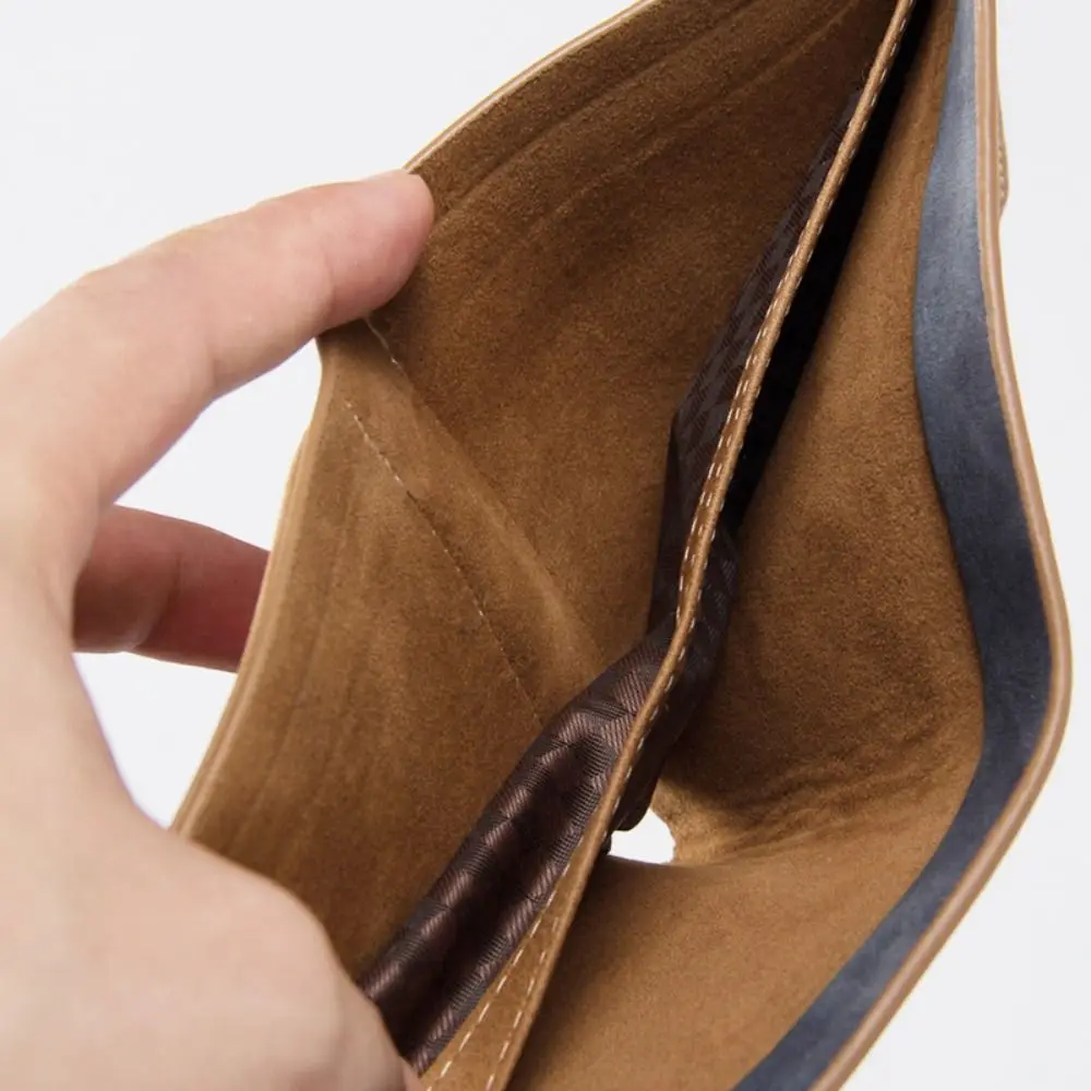 Detalle de ranura para tarjetas y cierre funcional