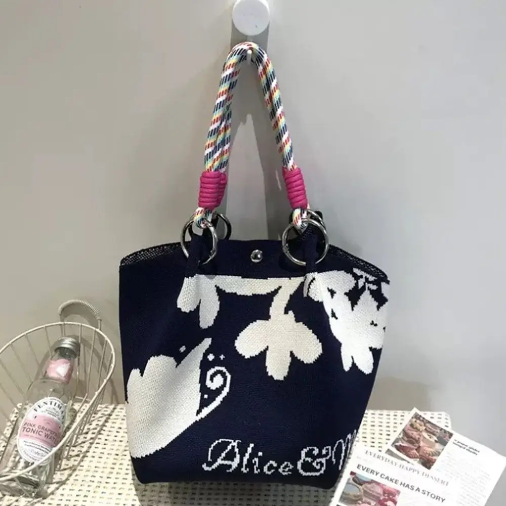Bolso de cubo tejido a mano con hebilla de aro y bandolera - imagen 2
