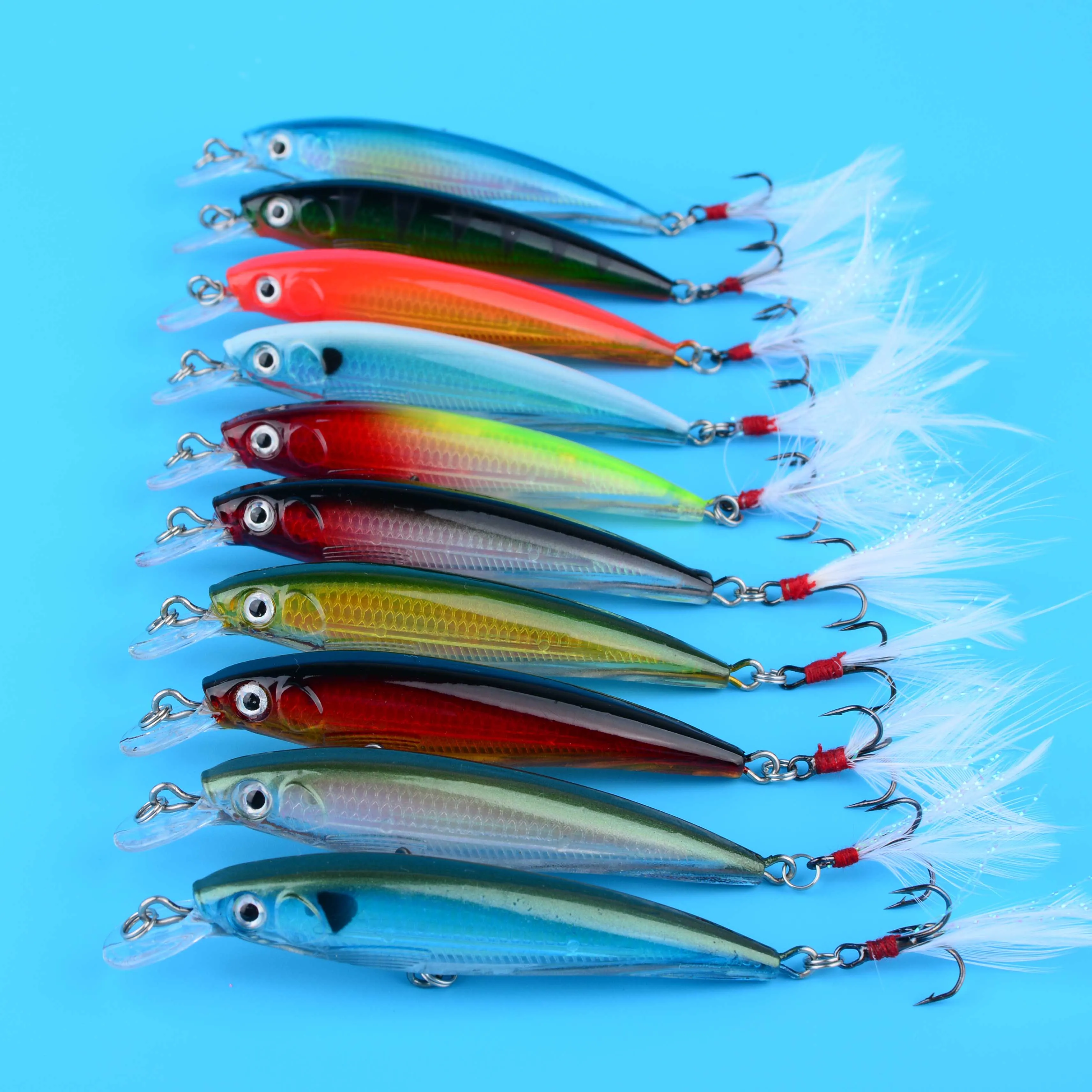 Señuelos minnow de colores variados sobre fondo blanco
