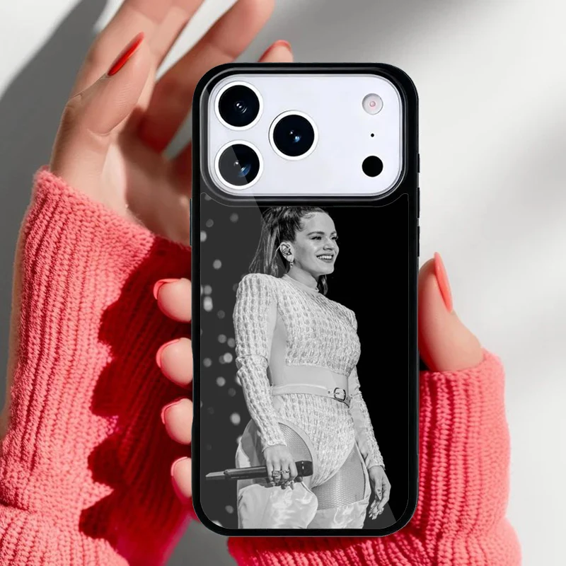 Funda Rosalia en mano mostrando agarre