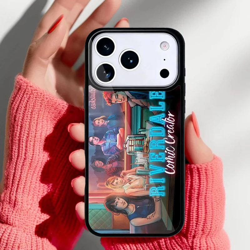 Funda Riverdale colocada en iPhone - uso real