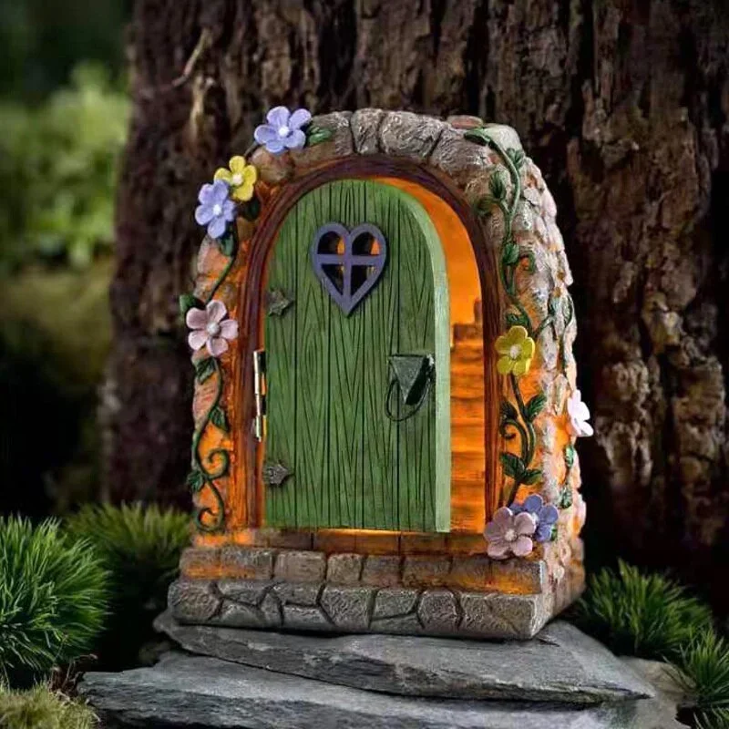 Estatua decorativa de duende en jardín