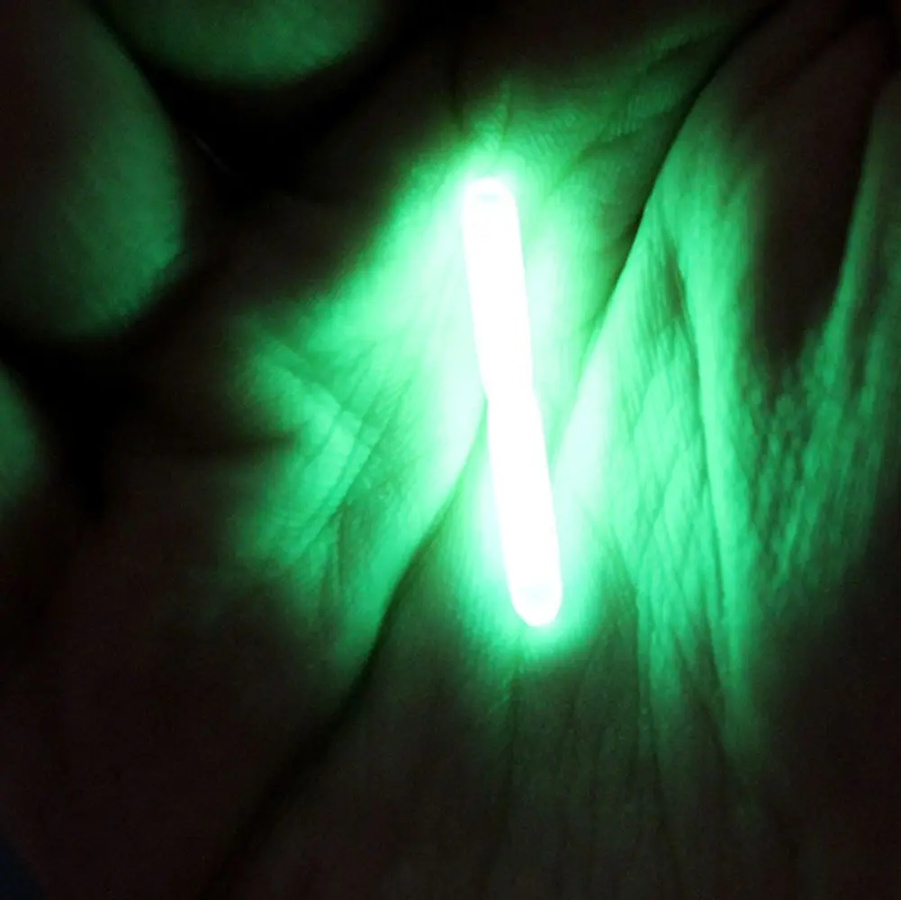 Detalle de varillas luminosas y uso práctico en pesca