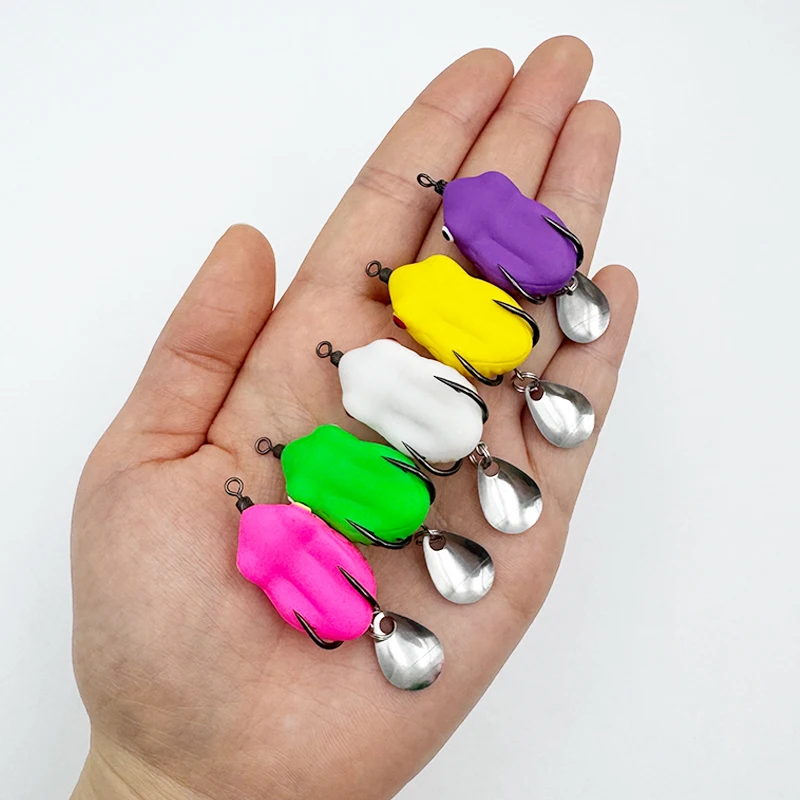 ShareShark señuelo de rana con lentejuelas y doble anzuelo negro - imagen 4