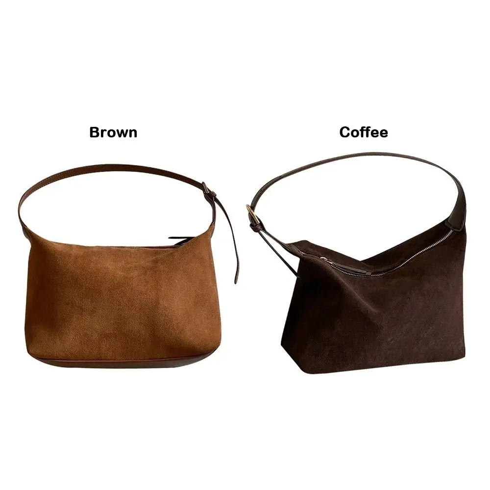 Bolso de terciopelo tipo dumpling en estilo bandolera