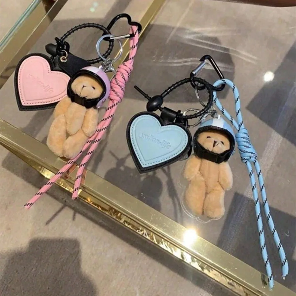 Llavero de cuero rosa corazón hecho a mano con mini oso colgante - imagen 5