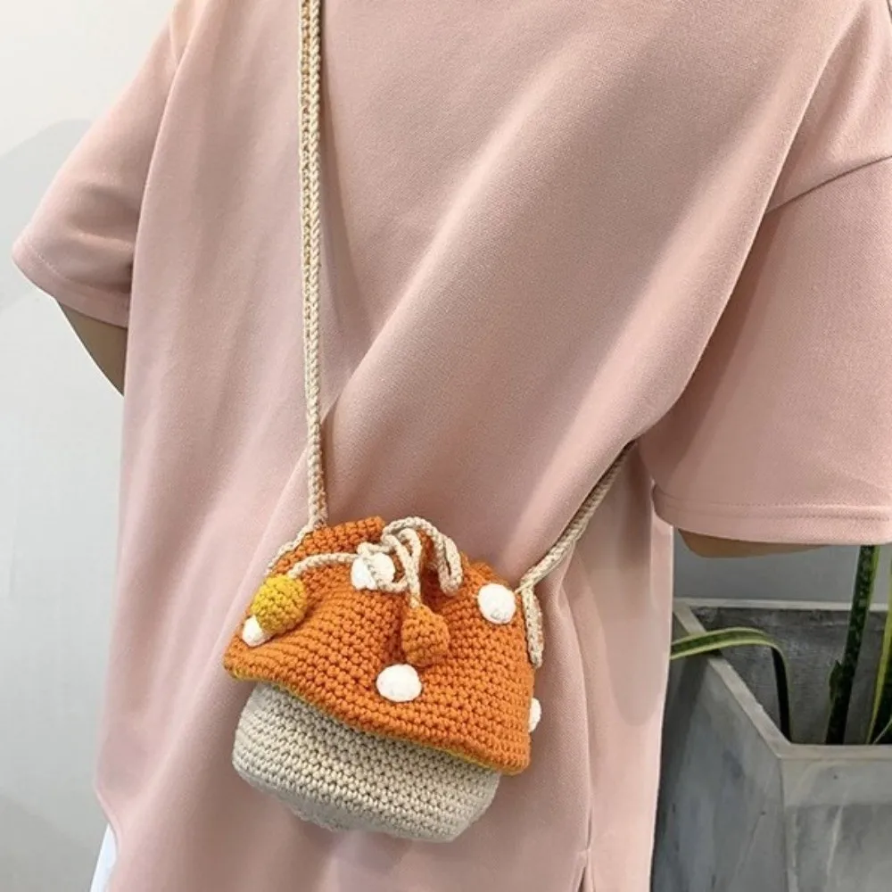 Bolso multifuncional tipo bandolera de ganchillo