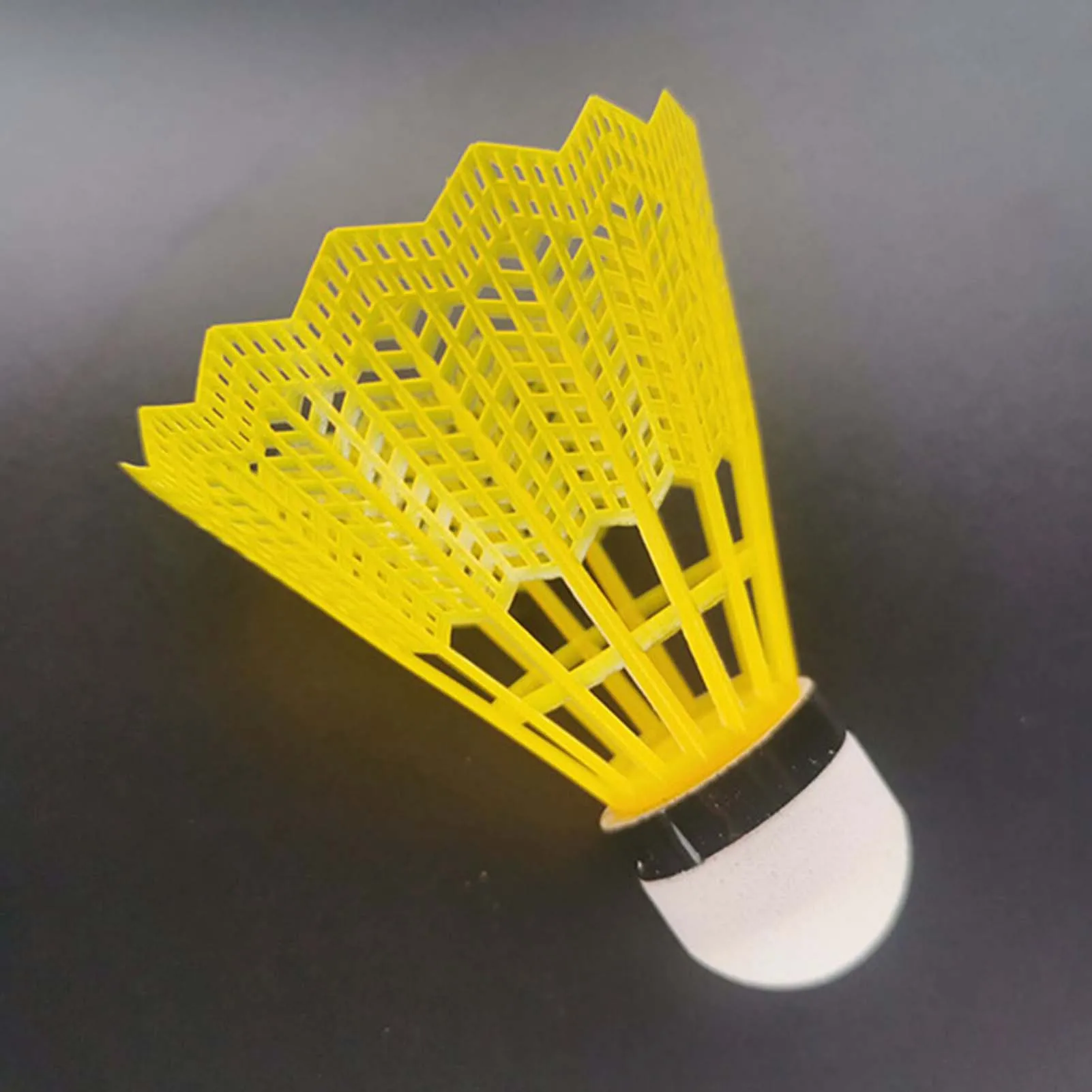 Volantes de bádminton blancos con diseño práctico para juego recreativo - imagen 5