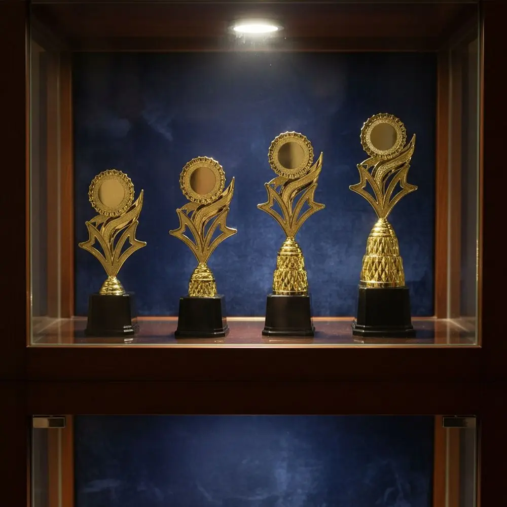 Trofeo premio dorado estrella de cinco puntas con bola - imagen 4
