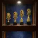Trofeo premio dorado estrella de cinco puntas con bola - imagen 4