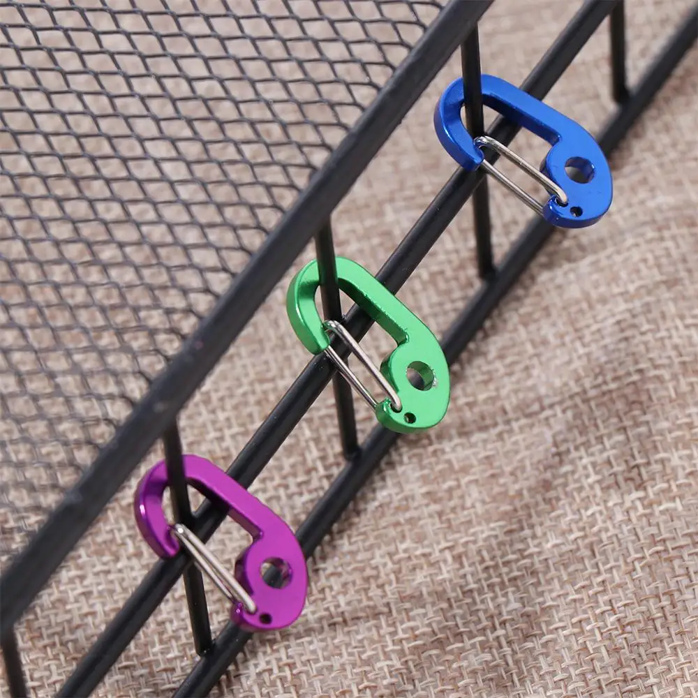 Detalle de hebilla y piezas para mochila