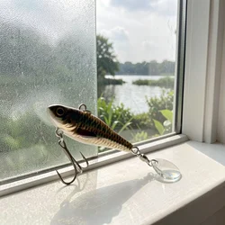Señuelo jig metálico VIB con escamas 3D para lubina en orilla