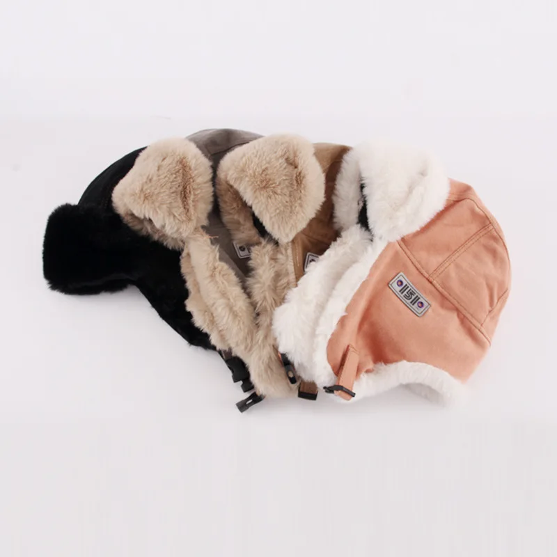 Gorro secándose plano sobre una toalla mostrando su forma original