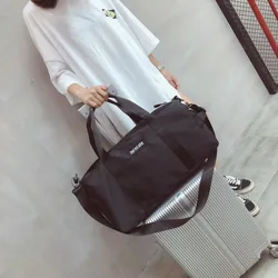 Bolsa de gimnasio con compartimentos separados para ropa seca y mojada