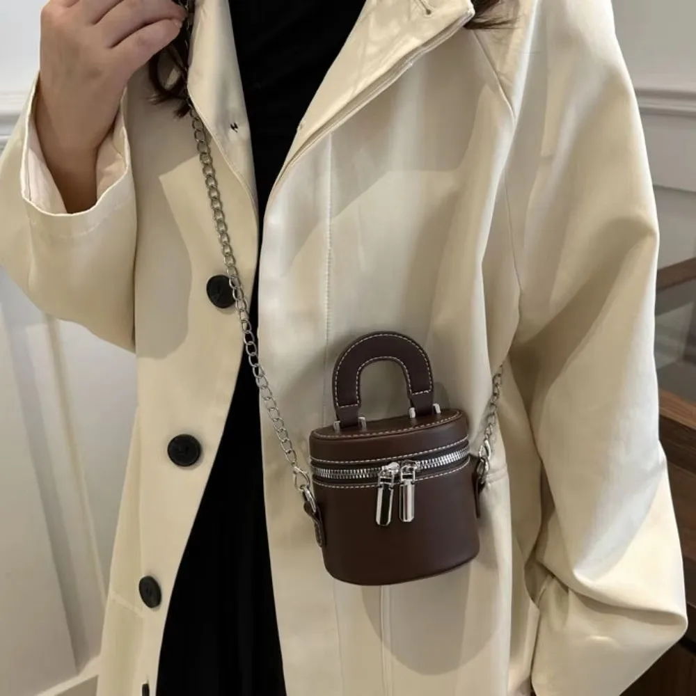 Bolso bandolera mini de cuero PU con cadena metálica y color sólido - imagen 4