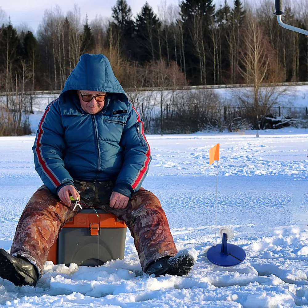 Marcador de bandera para pesca en hielo en acción
