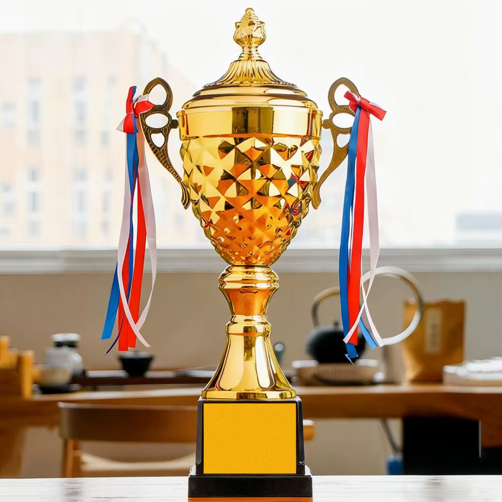 Trofeo de pesca de metal dorado con grabado gratuito - imagen 3