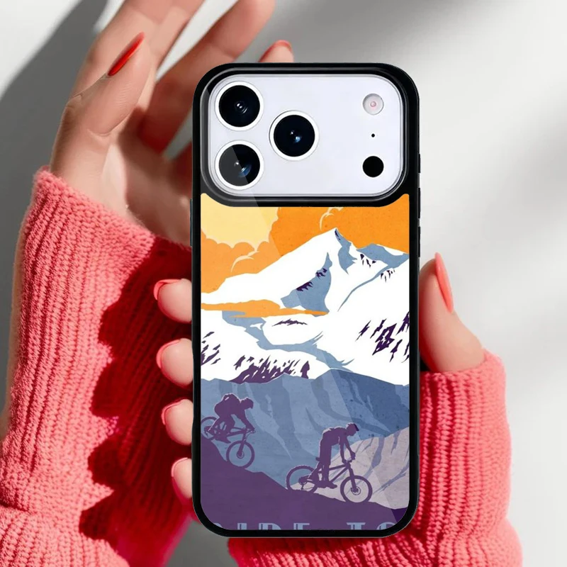 Detalle del estampado de bicicleta de montaña en la funda