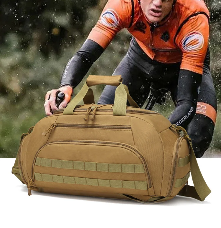 Vista frontal de la bolsa mostrando el tejido Oxford y el sistema Molle